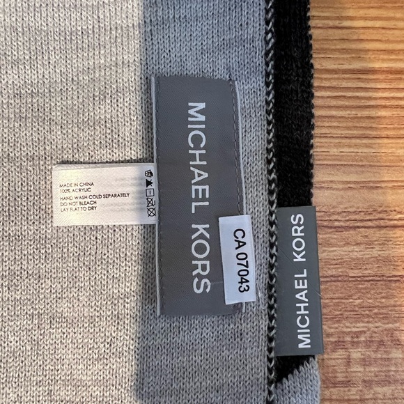 Michael Kora Branded Scarf - Never used - Picture 4 of 5